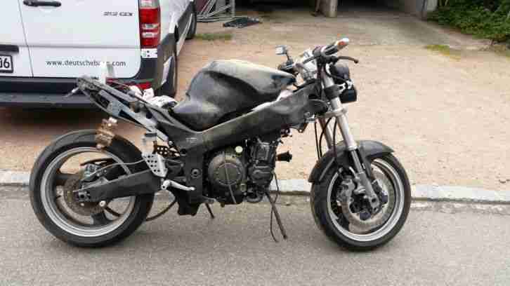 Kawasaki Ninja ZX9R STREETFIGHTTER in Teilen.