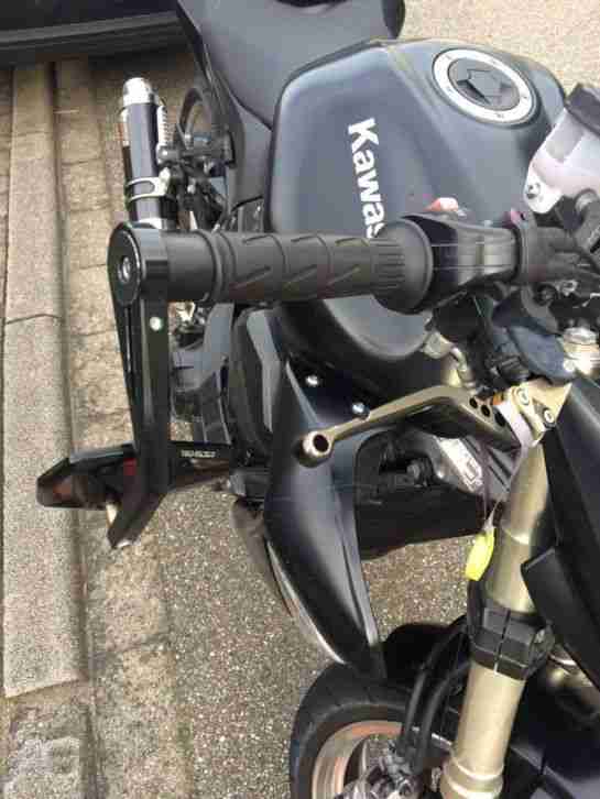 Kawasaki Z 1000 schwarzmatt mit vielen Umbauteilen *wegen Zeitmangel abzugeben*