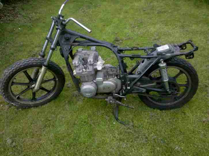 Kawasaki Z 650 KZ 650 B Rahmen mit Brief ohne Motor Cafe Racer Coustom Bike