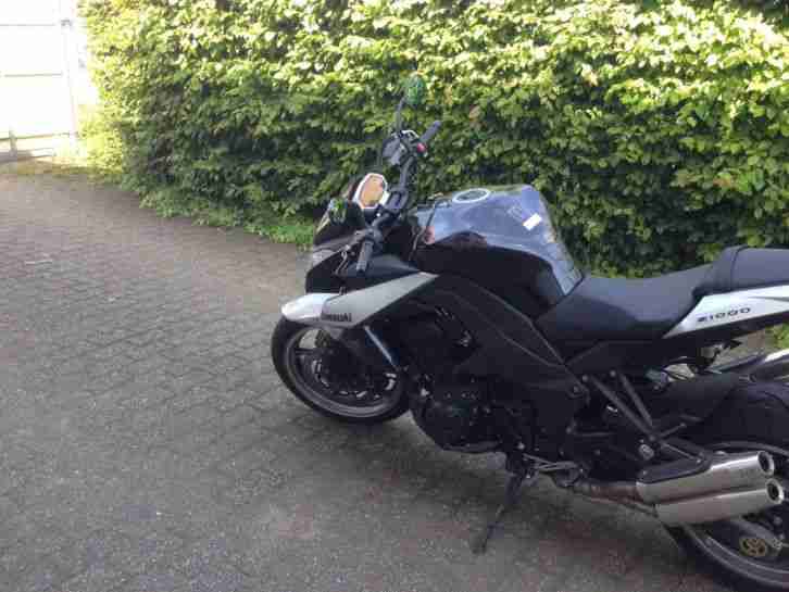 Kawasaki Z1000 Baujahr 2010 WIE NEU