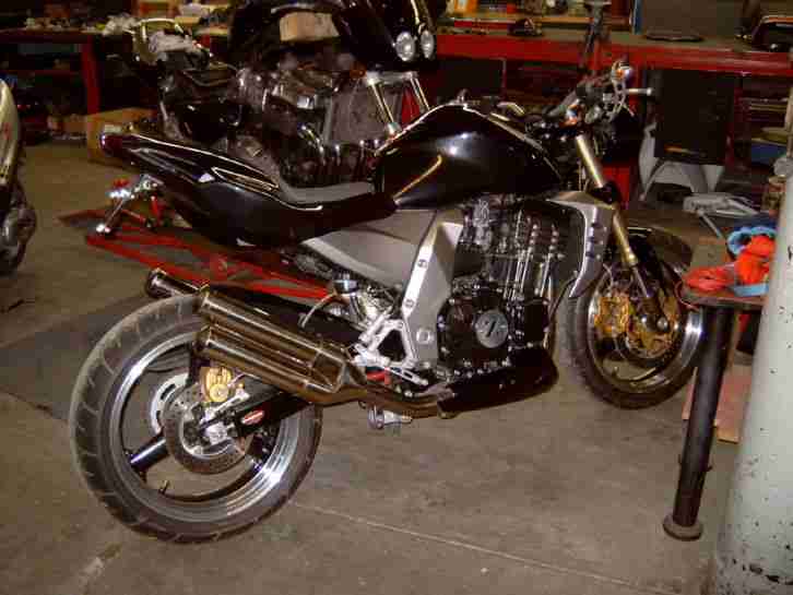 Kawasaki Z1000 Streetfighter Racer Umbau