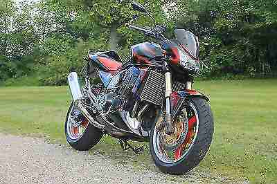 Kawasaki Z1000 Top