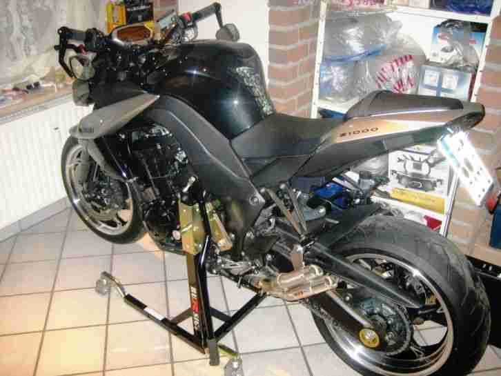 Kawasaki Z1000 im Top Zustand 5000KM mit vielen Extras