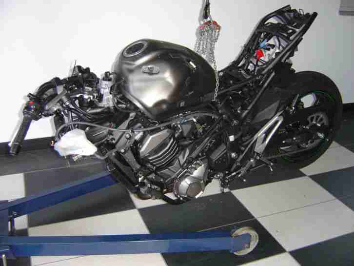 Kawasaki Z800 ABS (2015) weiß, Einzelteile oder kpl. abzugeben