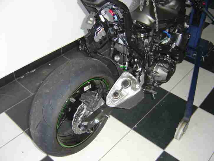 Kawasaki Z800 ABS (2015) weiß, Einzelteile oder kpl. abzugeben