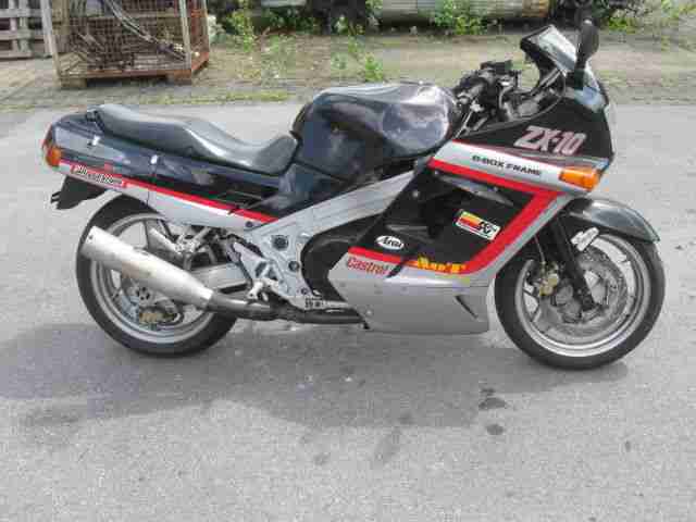 Kawasaki ZX 10 aus Baujahr 1988 wie abgebildet Motor dreht hat Funken + Kompres