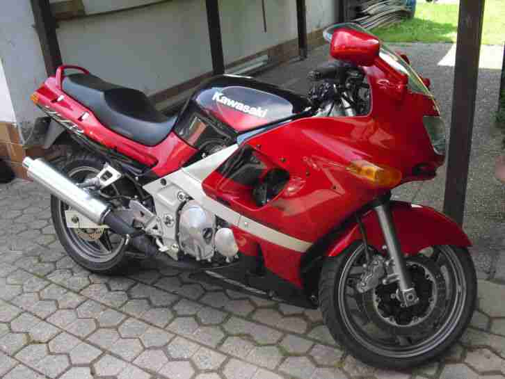 Kawasaki ZX 600E ( ZZR ) in schwarz rot