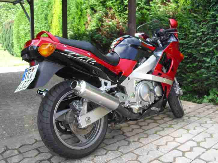 Kawasaki ZX 600E ( ZZR ) in schwarz/rot