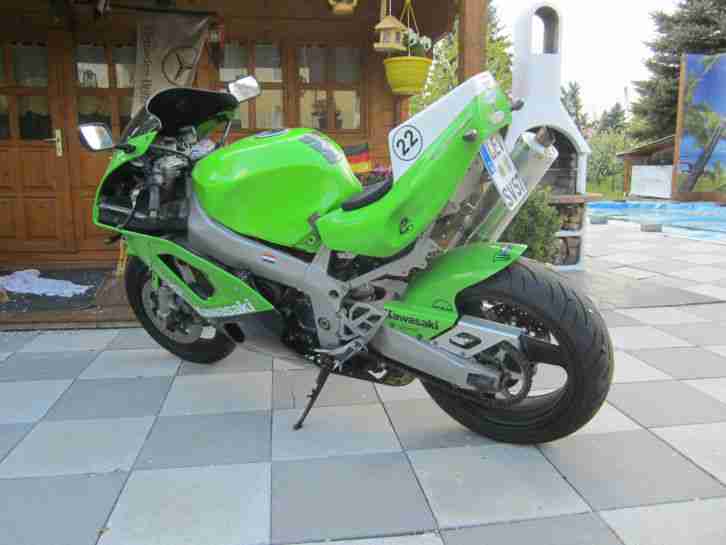 Kawasaki ZX 750j streetfighter