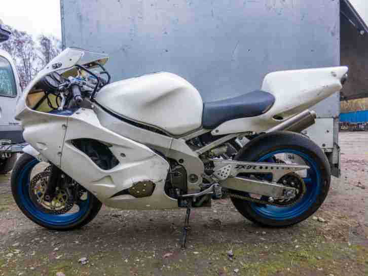 ZX 9 R Rennmaschiene, zum