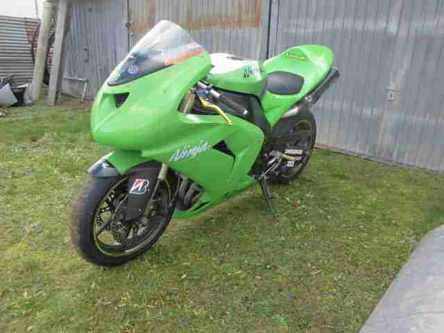 Kawasaki ZX10 2006 nur 10800km Rennmotorrad Rennmaschine Rennstrecke Ring