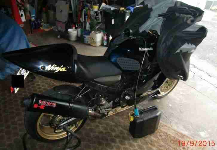 Kawasaki ZX12R , LIEBHABERFAHRZEUG , sehr schnelle ZX 12 R.