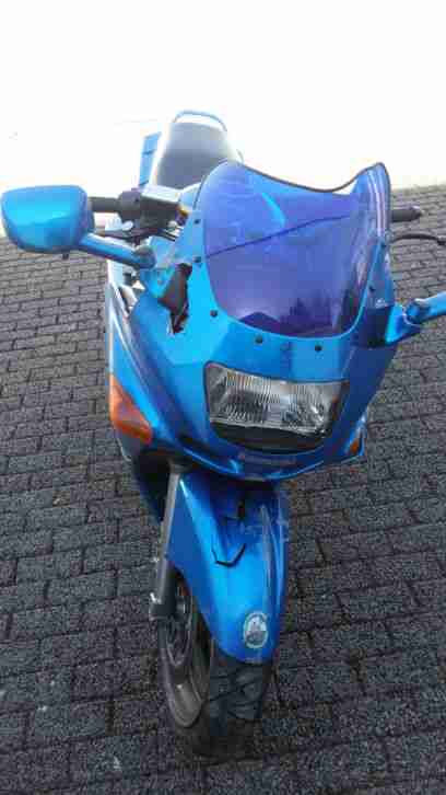 Kawasaki ZZR 600/E mit Unfallschaden