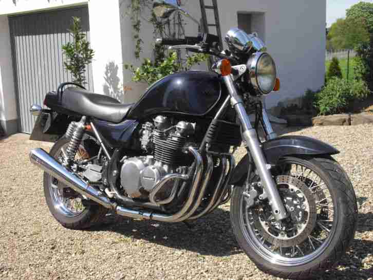 Kawasaki Zephyr ZR 750 C in schwarz aus 1. Frauenhand