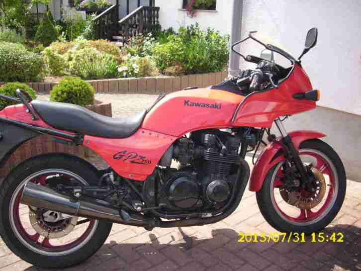 Kawasaki gpz 750 UT Ersatzteilspender