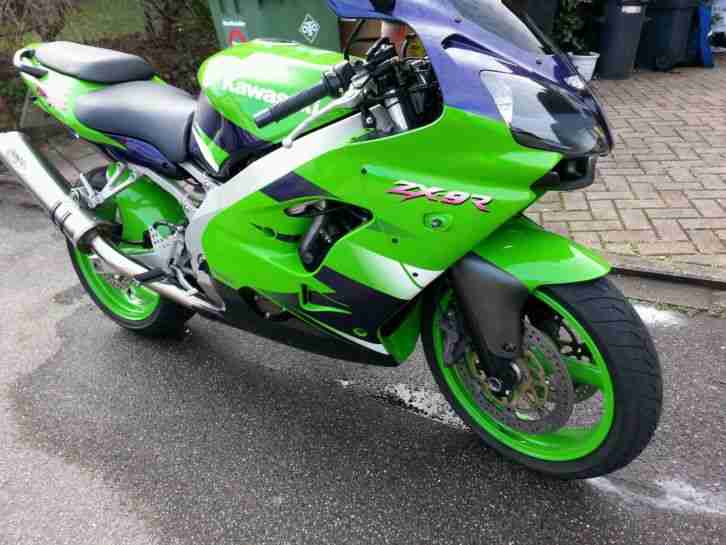 Kawasaki zx9r ohne Kratzer, ohne Beulen echtes Liebhaberbike.