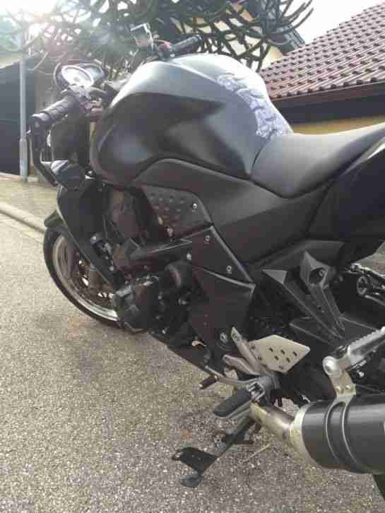Kawaski Z1000 mit viel Umbauteilen schwarz matt