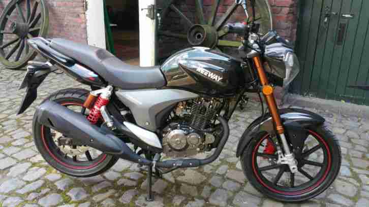 Keeway RKV 125 ccm neuwertig , ca. 94 km gelaufen Garantie