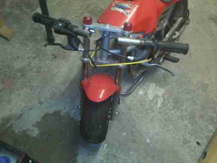 Kleines Motorrad, Rennmotorrad, 70 km/h Geschwindigkeit