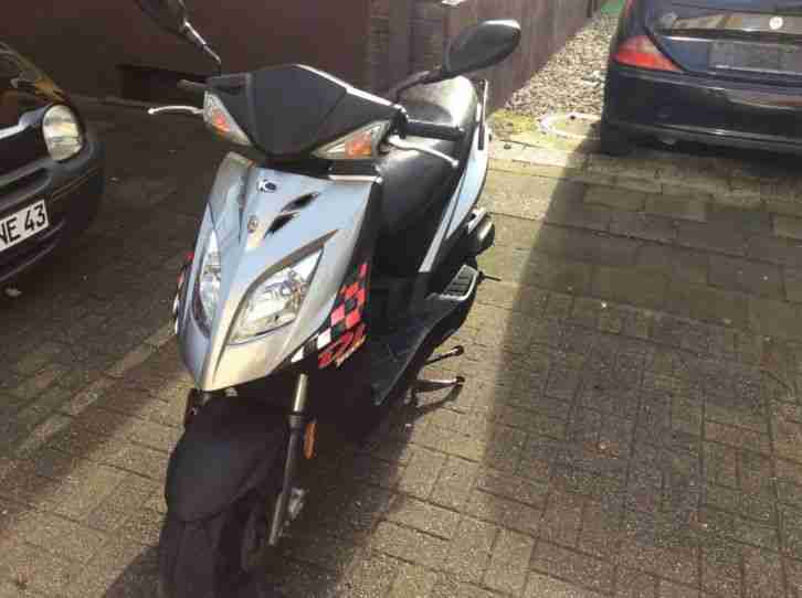 Kymco DJ 50s Grau Ez. 2015 Km 3400 Angemeldet Viertakter