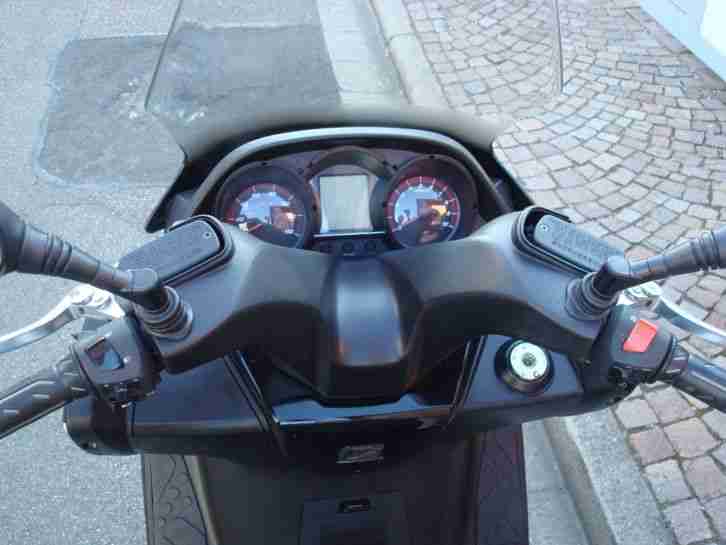 Kymco Downtown 125 i * 7500 KM * TÜV NEU * Bj. 2012 * Reifen NEU