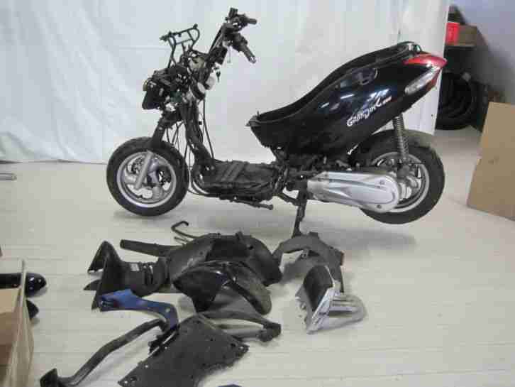 Kymco Grand Dink 250 ccm Unfall Bj 2002, TÜV