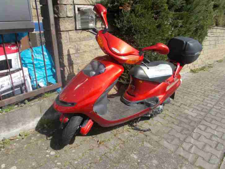 Kymco in Rot
