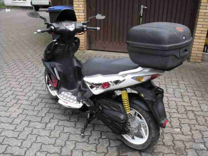 Kymco Super 8 50 4T schwarz/ weiss, Big Tyre