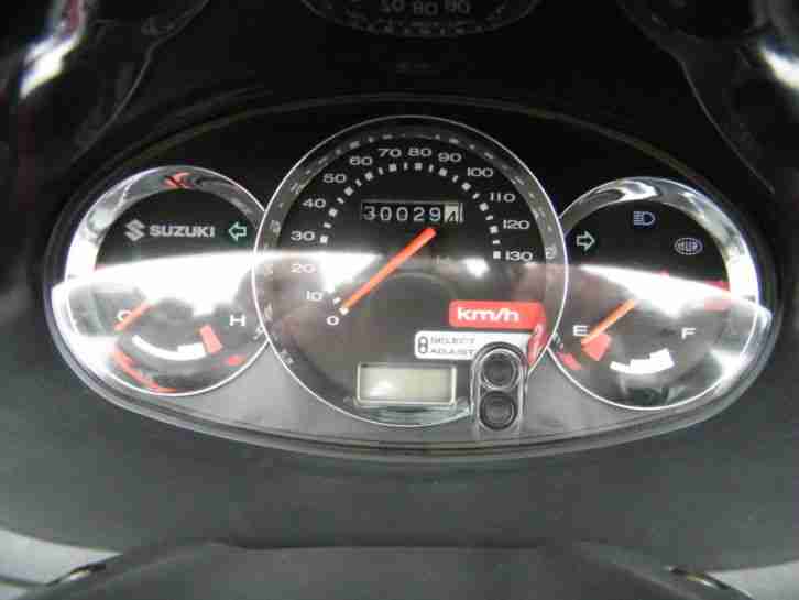 Liebevoll gepflegter Suzuki Burgman AN 125 ccm / Garagenfahrzeug. Inspektion neu