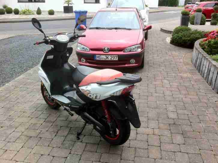 Luxxon YX9 50 ccm Weiss/Rot TOP ZUSTAND 1560 km gelaufen!