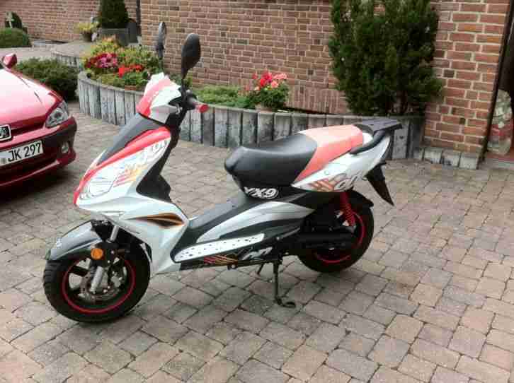 Luxxon YX9 50 ccm Weiss/Rot TOP ZUSTAND 1560 km gelaufen!