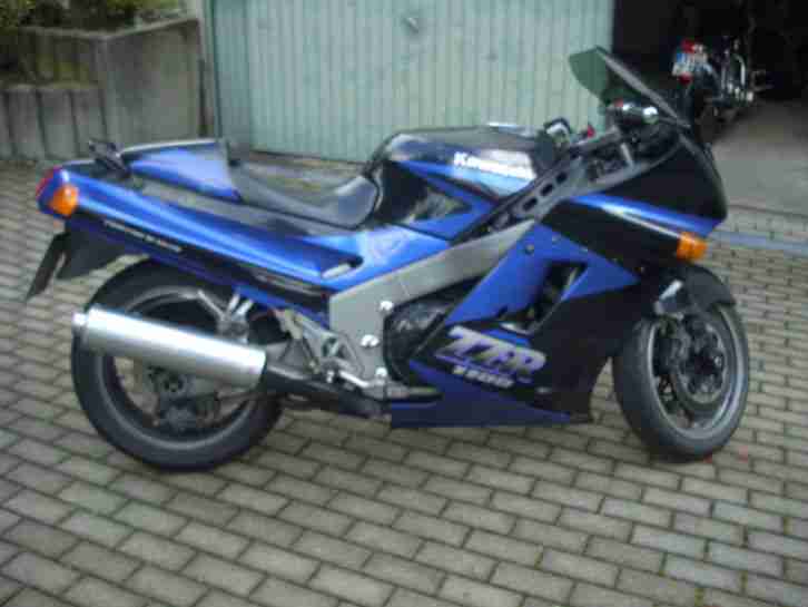 MOTORAD -KAWASAKI---1100---ZZR----SEHR GUTER ZUSTAND---UNFALLFREI---NUR 3 TAGE