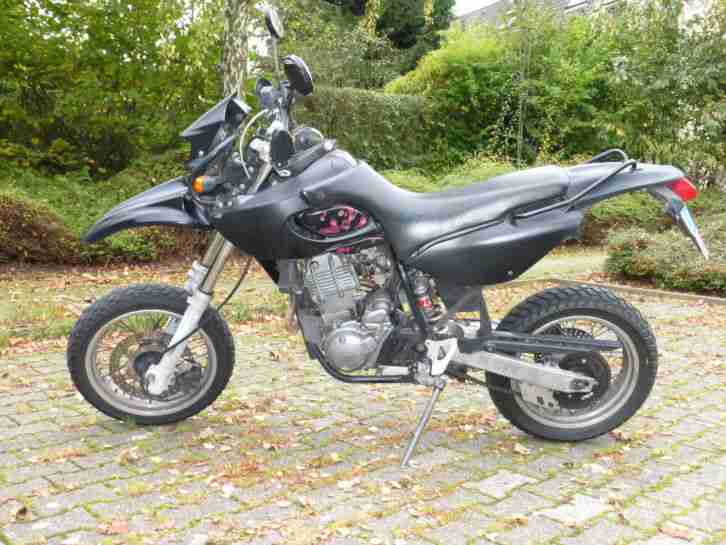 MZ BAGHIRA STREET MOTO Farbe: Schwarz