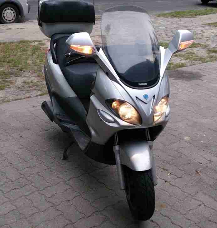 Maxi Roller Piaggio X9 250 19PS 130Kmh