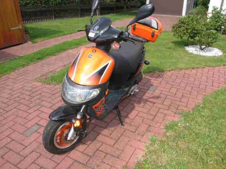 Mofa-Roller der Marke Keeway 50, Hurrcane 50 ccm, gedosselt auf 25 km