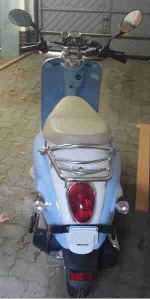 Mofa, Zustand wie neu, erst vier Kilometer. Auf Grund Krankheit nie gefahren