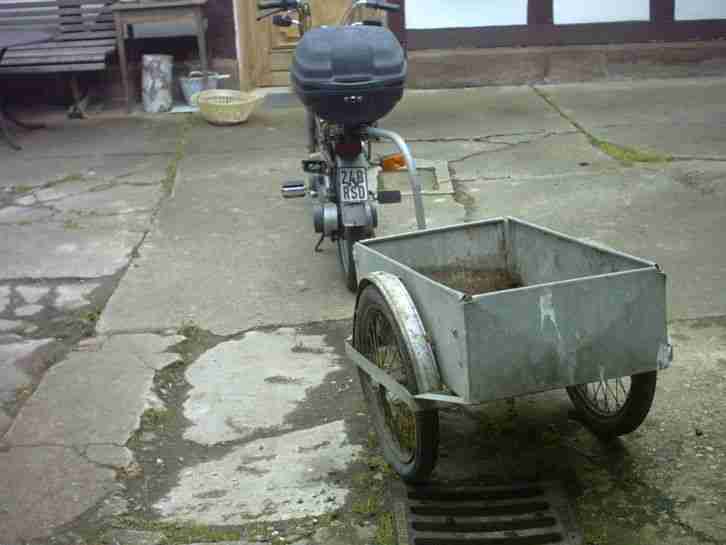 Moped mit Anhänger