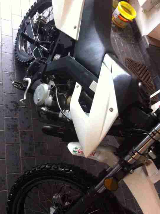 Motobi Misano 50 Bj.2012 Weiß Enduro Top Anschauen