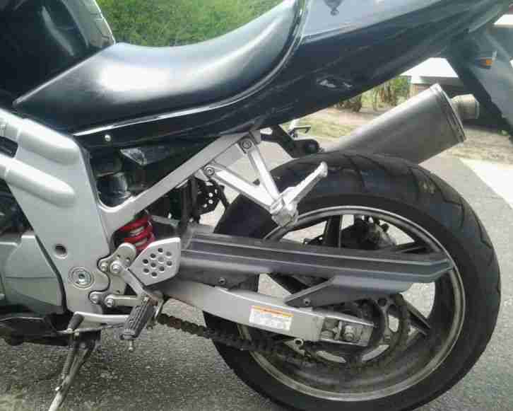 Motorad Hyosung GT650R 2006 + 2 Jacken & Helm