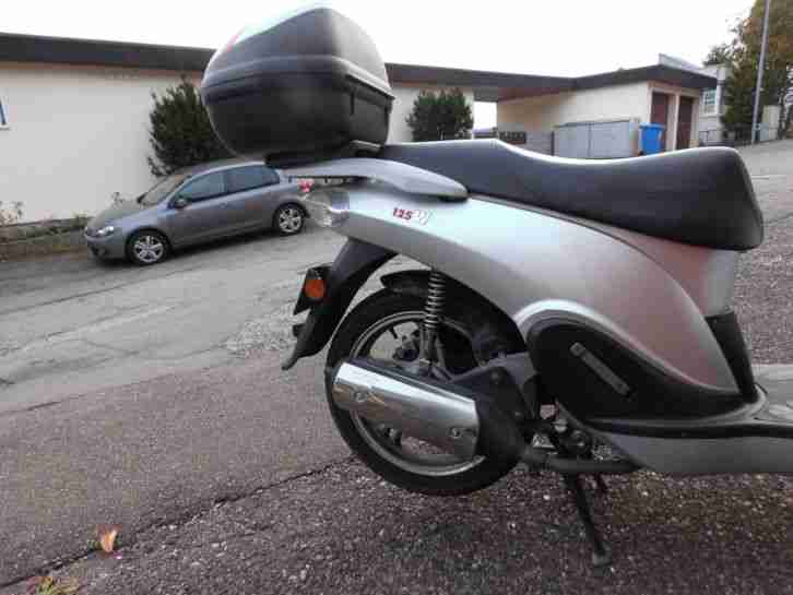 Motorrad 125 ccm CFMOTO, GENERIC, 8,84 PS, 6,50 KW mit neuwertigem Helm abzugeb.
