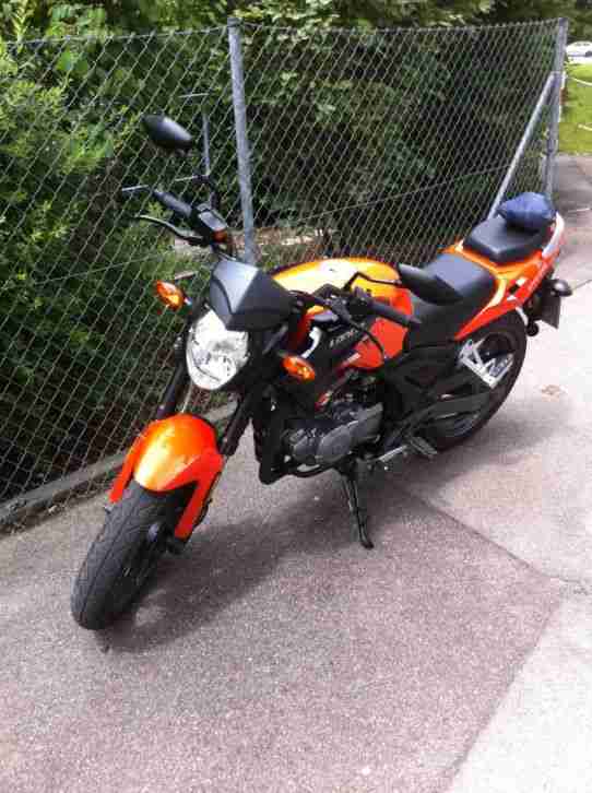 Motorrad 250 ccm Neu Zustand ( Zustand Neuwertig) TÜV 09/2017 - 400 km