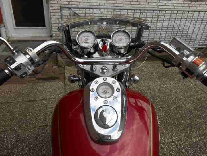 Motorrad Daelim VL 125 F Farbe Rot,