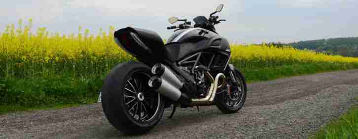 Motorrad Ducati Diavel 1200 Schwarz Sehr viele Extras ( Bilder ansehen !!! )