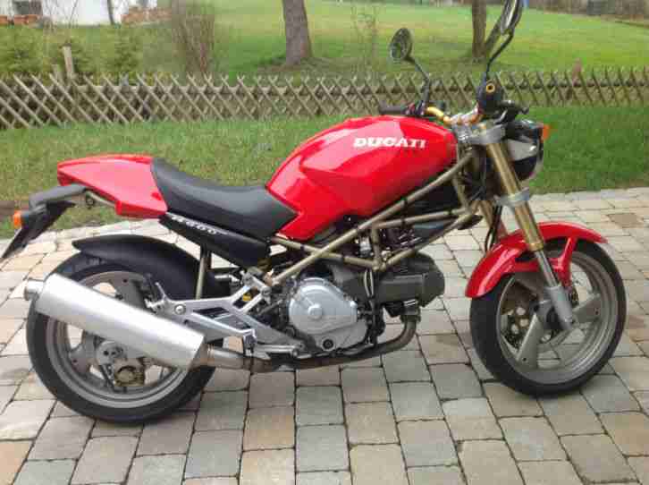 Motorrad Monster 600 in rot,