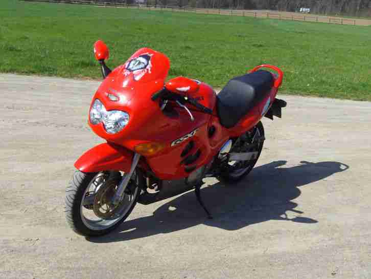 Motorrad GSX 600F in Rot