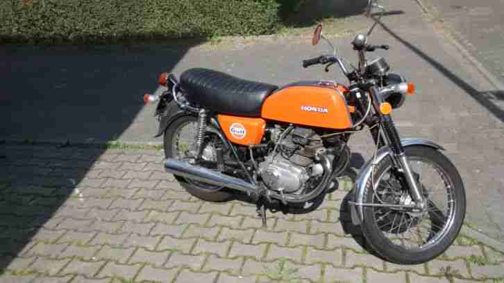Motorrad Honda CB 200, Erstzulassungsdatum 1977, HU 2015 und Leistung 13