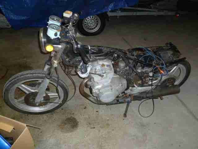 Motorrad Honda CB 400 N als Teileträger