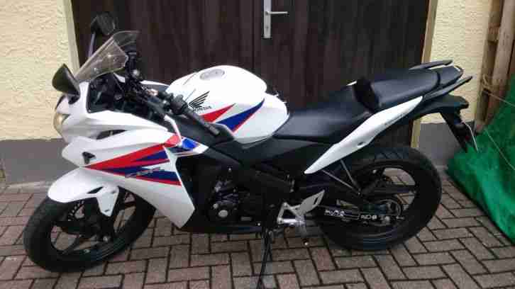 Motorrad CBR 125R JC 50, weiß, MIT