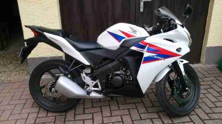 Motorrad Honda CBR 125R JC 50, weiß, MIT NEUEM ERSATZREIFEN und Sportblinkern