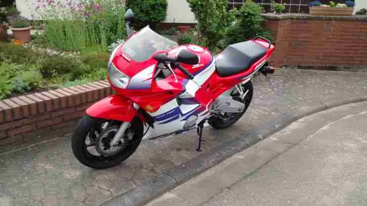 Motorrad Honda CBR 600F Typ PC 25